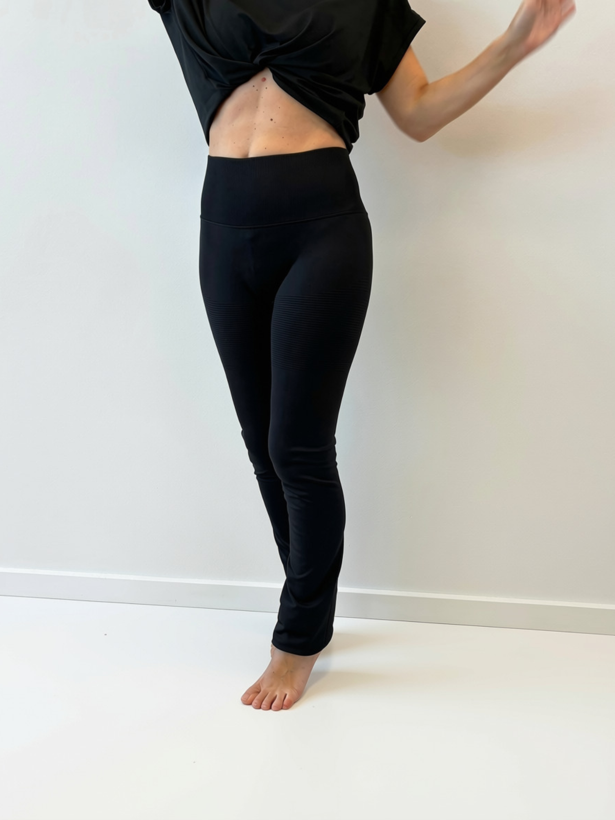 Model: Anne, 45 yrs, 155cm, W:67cm, H:90cm, wears XS (hem is folded)
